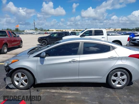 2013 Hyundai Elantra Limited z VIN 5NPDH4AE7DH245656, wystawiony jako IAAI lot #43380216 z przebiegiem 113 609 mil mil oraz . Historia ofert i sprzedaży dostępna na DreamBid. Obrazek 15.