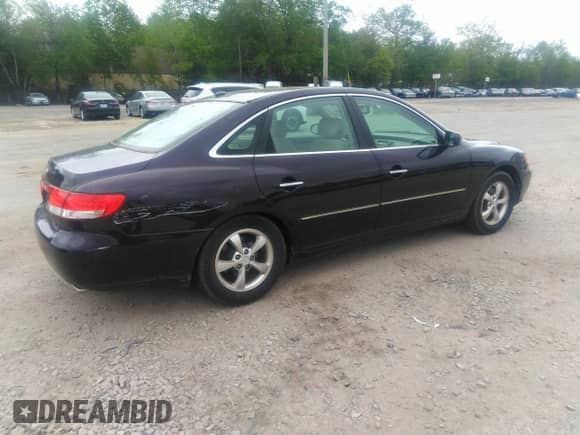 2007 Hyundai Azera GLS with VIN KMHFC46D47A188749, listed as a IAAI auction lot 42334246 with 105,049 mi miles and . Bid and sale history available at DreamBid. Image 4.