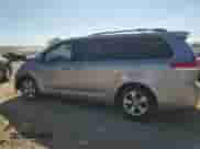 2011 Toyota Sienna LE с VIN 5TDKK3DC9BS075837, выставлен на аукционе Copart как лот 82310565 с пробегом 200 043 миль миль и Списание • Salvage title. История ставок и продаж доступна на DreamBid. Изображение 2.