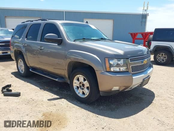 2013 Chevrolet Tahoe LT с VIN 1GNSKBE00DR332407, выставлен на аукционе IAAI как лот 42793892 с пробегом 197 363 миль миль и . История ставок и продаж доступна на DreamBid. Изображение 1.