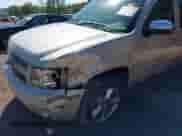 2009 Chevrolet Suburban LTZ z VIN 1GNFK363X9R189568, wystawiony jako IAAI lot #43251361 z przebiegiem 214 783 mil mil oraz . Historia ofert i sprzedaży dostępna na DreamBid. Obrazek 6.