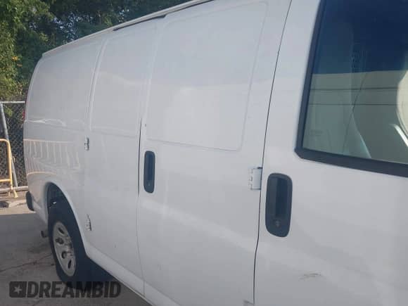 2012 Chevrolet Express Cargo z VIN 1GCSGAFXXC1129988, wystawiony jako IAAI lot #43169101 z przebiegiem 218 792 mil mil oraz . Historia ofert i sprzedaży dostępna na DreamBid. Obrazek 13.