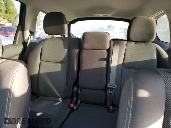 2019 Nissan Pathfinder S z VIN 5N1DR2MN2KC592149, wystawiony jako Copart lot #82182655 z przebiegiem 60 630 mil mil oraz Czysty tytuł • Clean title. Historia ofert i sprzedaży dostępna na DreamBid. Obrazek 10.