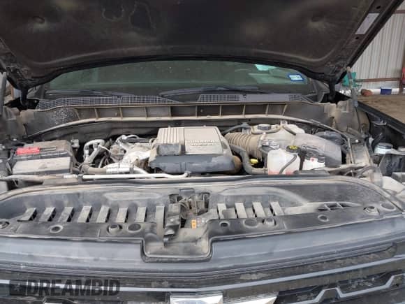 2022 Chevrolet Silverado 1500 RST z VIN 1GCUDEET0NZ644607, wystawiony jako IAAI lot #41614044 z przebiegiem 56 524 mil mil oraz . Historia ofert i sprzedaży dostępna na DreamBid. Obrazek 10.