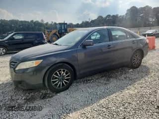 2011 Toyota Camry LE z VIN 4T1BF3EK0BU137398, wystawiony jako Copart lot #81491565 z przebiegiem 234 691 mil mil oraz Szkoda całkowita • Salvage title. Historia ofert i sprzedaży dostępna na DreamBid. Obrazek 1.