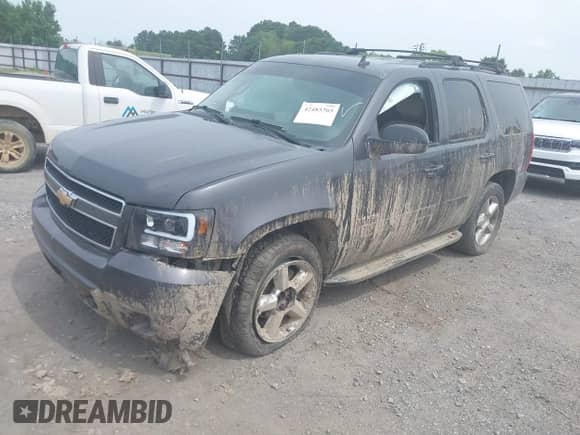 2010 Chevrolet Tahoe LT z VIN 1GNUKBE07AR190500, wystawiony jako IAAI lot #42485265 z przebiegiem 164 097 mil mil oraz . Historia ofert i sprzedaży dostępna na DreamBid. Obrazek 20.
