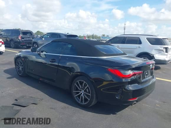 2023 BMW 4 Series 430i z VIN WBA23AT03PCL81706, wystawiony jako IAAI lot #42534918 z przebiegiem 42 362 mil mil oraz . Historia ofert i sprzedaży dostępna na DreamBid. Obrazek 3.