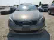2015 Kia Optima LX z VIN 5XXGM4A78FG371811, wystawiony jako Copart lot #70638385 z przebiegiem 136 484 mil mil oraz Szkoda całkowita • Salvage title. Historia ofert i sprzedaży dostępna na DreamBid. Obrazek 5.