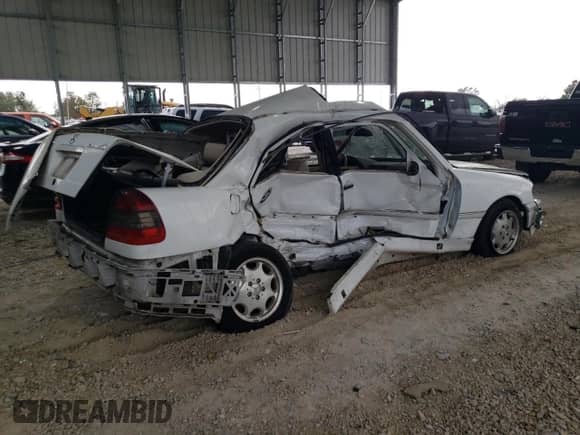 1999 Mercedes-Benz C 230/260/280/320 с VIN WDBHA24G4XA804338, выставлен на аукционе Copart как лот 85703795 с пробегом 189 710 миль миль и Списание • Salvage title. История ставок и продаж доступна на DreamBid. Изображение 3.