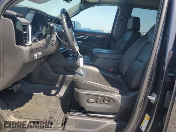 2023 GMC Sierra 1500 Denali z VIN 3GTUUGED7PG111838, wystawiony jako Copart lot #63683155 z przebiegiem Nie podano mil oraz Czysty tytuł • Clean title. Historia ofert i sprzedaży dostępna na DreamBid. Obrazek 7.