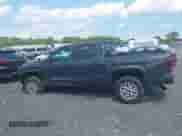 2024 Toyota Tacoma SR5 z VIN 3TMLB5JN3RM039609, wystawiony jako IAAI lot #42811469 z przebiegiem 19 681 mil mil oraz . Historia ofert i sprzedaży dostępna na DreamBid. Obrazek 14.