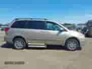 2010 Toyota Sienna XLE с VIN 5TDYK4CC3AS332779, выставлен на аукционе IAAI как лот 42939681 с пробегом 106 477 миль миль и . История ставок и продаж доступна на DreamBid. Изображение 13.