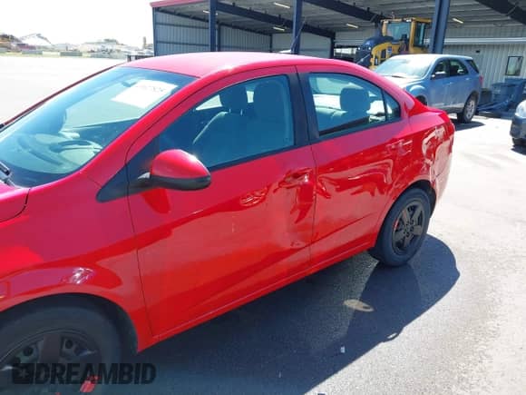 2014 Chevrolet Sonic LS с VIN 1G1JA5SH0E4107558, выставлен на аукционе IAAI как лот 43027825 с пробегом 67 205 миль миль и . История ставок и продаж доступна на DreamBid. Изображение 6.