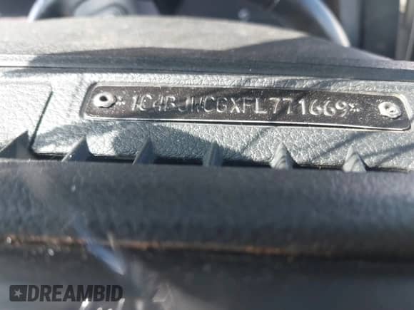 2015 Jeep Wrangler Rubicon Hard Rock z VIN 1C4BJWCGXFL771669, wystawiony jako IAAI lot #42057423 z przebiegiem 36 996 mil mil oraz . Historia ofert i sprzedaży dostępna na DreamBid. Obrazek 9.