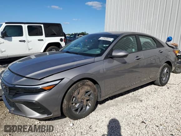 2024 Hyundai Elantra SEL z VIN KMHLM4DG1RU770547, wystawiony jako Copart lot #86654495 z przebiegiem 44 485 mil mil oraz Czysty tytuł • Clean title. Historia ofert i sprzedaży dostępna na DreamBid. Obrazek 1.