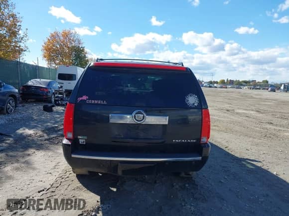 2011 Cadillac Escalade Luxury z VIN 1GYS4BEF2BR359686, wystawiony jako IAAI lot #43519714 z przebiegiem 216 769 mil mil oraz . Historia ofert i sprzedaży dostępna na DreamBid. Obrazek 16.