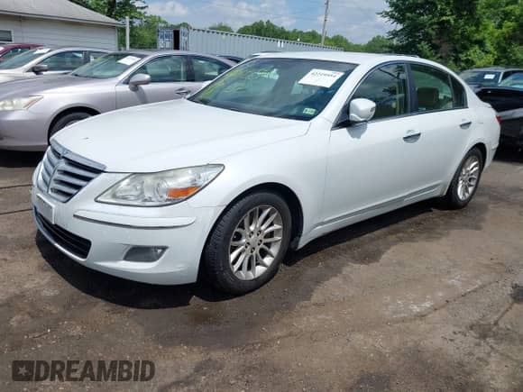 2011 Hyundai Genesis с VIN KMHGC4DE7BU137396, выставлен на аукционе IAAI как лот 42219554 с пробегом 168 756 миль миль и . История ставок и продаж доступна на DreamBid. Изображение 16.