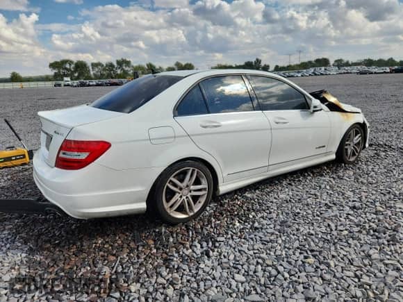 2014 Mercedes-Benz C 300 Sport with VIN WDDGF8AB7ER325152, listed as a Copart auction lot 85700335 with Not provided miles and Non repairable. Bid and sale history available at DreamBid. Image 3.
