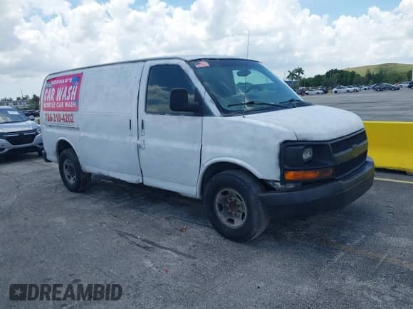 2007 Chevrolet Express Cargo z VIN 1GCGG25V071186234, wystawiony jako IAAI lot #42680616 z przebiegiem 358 942 mil mil oraz . Historia ofert i sprzedaży dostępna na DreamBid. Obrazek 1.