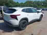 2025 Chevrolet Trax ACTIV с VIN KL77LKEPXSC199726, выставлен на аукционе IAAI как лот 42965596 с пробегом 6 597 миль миль и . История ставок и продаж доступна на DreamBid. Изображение 4.