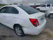 2016 Chevrolet Sonic LT с VIN 1G1JC5SHXG4101926, выставлен на аукционе IAAI как лот 42390512 с пробегом 142 900 миль миль и . История ставок и продаж доступна на DreamBid. Изображение 6.