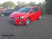 2015 Chevrolet Sonic LTZ с VIN 1G1JE6SB7F4102493, выставлен на аукционе IAAI как лот 42809511 с пробегом 110 689 миль миль и . История ставок и продаж доступна на DreamBid. Изображение 2.
