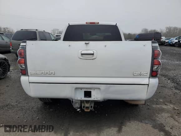 2005 GMC Sierra 1500 SLT z VIN 1GTEC19T15Z340924, wystawiony jako Copart lot #88526715 z przebiegiem Nie podano mil oraz Czysty tytuł • Clean title. Historia ofert i sprzedaży dostępna na DreamBid. Obrazek 6.