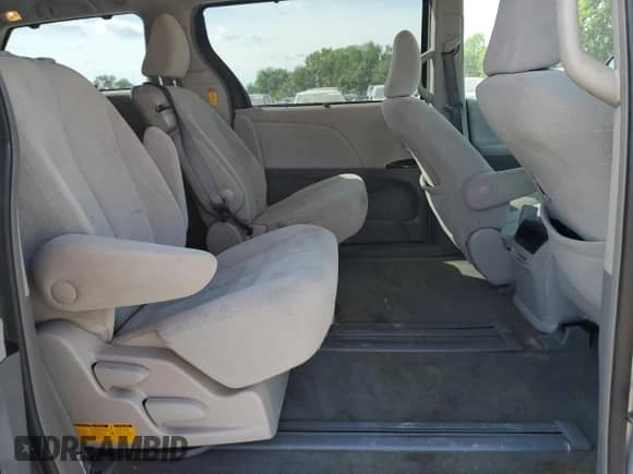 2014 Toyota Sienna LE AAS с VIN 5TDKK3DC2ES475744, выставлен на аукционе Copart как лот 70193635 с пробегом 179 186 миль миль и Списание • Salvage title. История ставок и продаж доступна на DreamBid. Изображение 11.