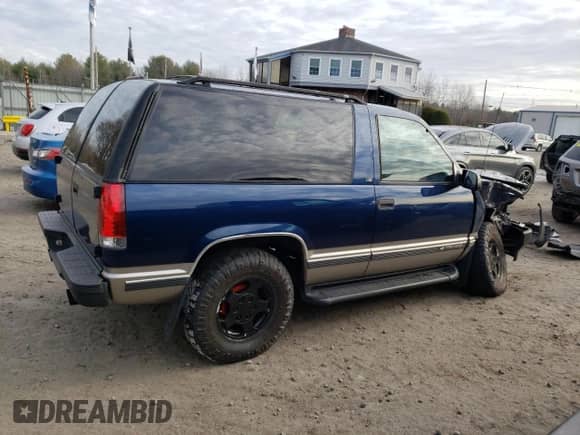 1999 Chevrolet Tahoe z VIN 3GNEK18R1XG208636, wystawiony jako Copart lot #83521334 z przebiegiem 146 408 mil mil oraz Czysty tytuł • Clean title. Historia ofert i sprzedaży dostępna na DreamBid. Obrazek 3.