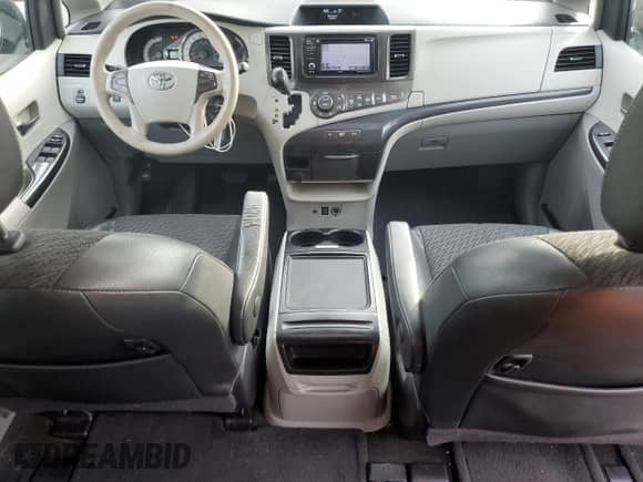 2013 Toyota Sienna SE with VIN 5TDXK3DC9DS327563, listed as a Copart auction lot 82045955 with 204,344 mi miles and Salvage title. Bid and sale history available at DreamBid. Image 8.