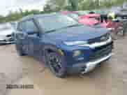 2022 Chevrolet TrailBlazer LT z VIN KL79MPS23NB007312, wystawiony jako IAAI lot #43052160 z przebiegiem 51 730 mil mil oraz . Historia ofert i sprzedaży dostępna na DreamBid. Obrazek 1.