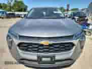 2025 Chevrolet Trax LS с VIN KL77LFEP6SC035767, выставлен на аукционе Copart как лот 61588975 с пробегом 18 623 миль миль и Списание • Salvage title. История ставок и продаж доступна на DreamBid. Изображение 5.