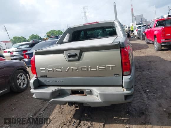2002 Chevrolet Avalanche z VIN 3GNEC13T32G194876, wystawiony jako IAAI lot #42432682 z przebiegiem 298 344 mil mil oraz . Historia ofert i sprzedaży dostępna na DreamBid. Obrazek 17.