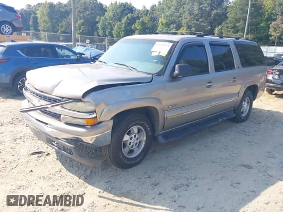 2000 Chevrolet Suburban LS with VIN 3GNEC16T0YG117077, listed as a IAAI auction lot 43236224 with 303,136 mi miles and . Bid and sale history available at DreamBid. Image 2.