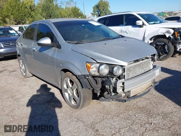 2015 Chevrolet Sonic LTZ с VIN 1G1JE5SB2F4195174, выставлен на аукционе IAAI как лот 43455550 с пробегом 146 041 миль миль и . История ставок и продаж доступна на DreamBid. Изображение 1.