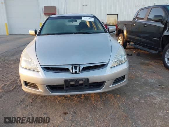 2007 Honda Accord EX z VIN 1HGCM56727A108953, wystawiony jako IAAI lot #43410123 z przebiegiem 89 819 mil mil oraz . Historia ofert i sprzedaży dostępna na DreamBid. Obrazek 13.