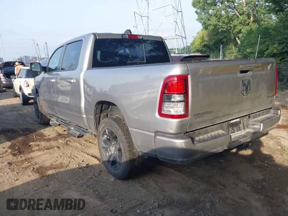 2022 Ram 1500 Big Horn z VIN 1C6RRFFG3NN295875, wystawiony jako IAAI lot #42792837 z przebiegiem 68 696 mil mil oraz . Historia ofert i sprzedaży dostępna na DreamBid. Obrazek 3.