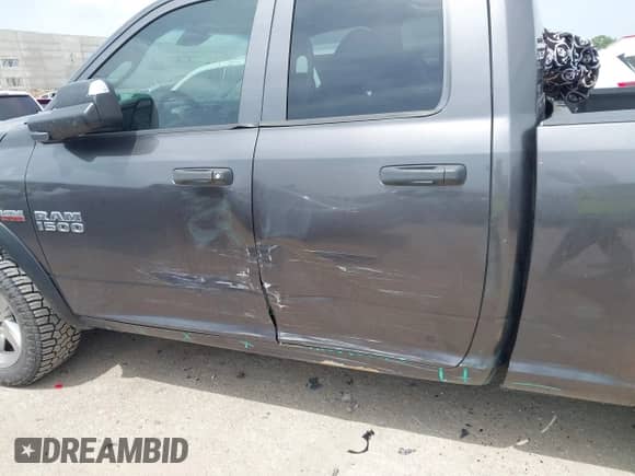 2014 Ram 1500 Express z VIN 1C6RR6FT9ES212139, wystawiony jako IAAI lot #42642727 z przebiegiem 168 074 mil mil oraz . Historia ofert i sprzedaży dostępna na DreamBid. Obrazek 6.