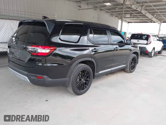 2024 Honda Pilot EX-L with VIN 5FNYG2H57RB008069, listed as a IAAI auction lot 43079636 with 32,575 mi miles and . Bid and sale history available at DreamBid. Image 4.