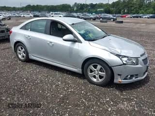 2013 Chevrolet Cruze 1LT z VIN 1G1PD5SB8D7259694, wystawiony jako IAAI lot #42677361 z przebiegiem 81 233 mil mil oraz . Historia ofert i sprzedaży dostępna na DreamBid. Obrazek 1.
