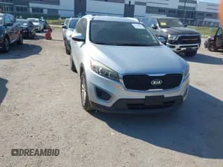 2017 Kia Sorento LX z VIN 5XYPG4A59HG320368, wystawiony jako IAAI lot #43434534 z przebiegiem 123 121 mil mil oraz . Historia ofert i sprzedaży dostępna na DreamBid. Obrazek 1.