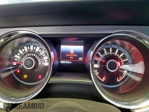 2013 Ford Mustang GT Premium с VIN 1ZVBP8CF6D5219201, выставлен на аукционе Copart как лот 82441135 с пробегом 185 916 миль миль и Списание • Salvage title. История ставок и продаж доступна на DreamBid. Изображение 9.