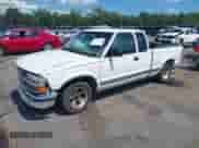 2000 Chevrolet S-10 LS с VIN 1GCCS19W4Y8225538, выставлен на аукционе IAAI как лот 42849719 с пробегом 261 202 миль миль и . История ставок и продаж доступна на DreamBid. Изображение 2.
