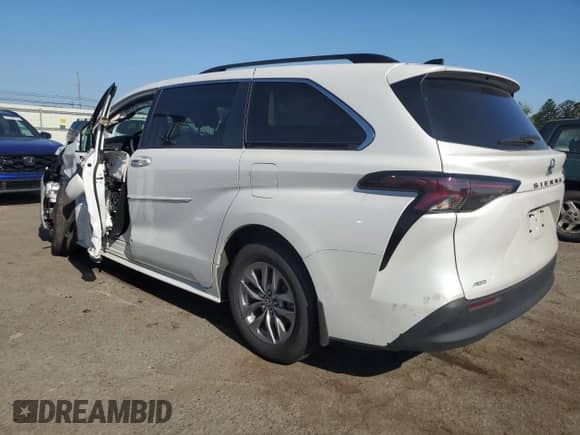 2024 Toyota Sienna XLE with VIN 5TDYSKFC8RS135134, listed as a Copart auction lot 64023365 with 25,660 mi miles and Salvage title. Bid and sale history available at DreamBid. Image 2.
