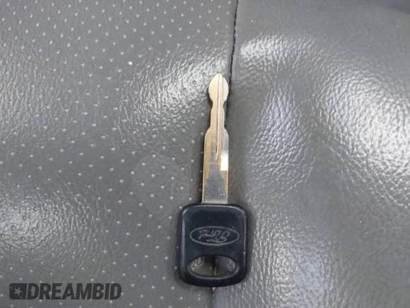 2012 Ford Econoline Cargo Commercial z VIN 1FTNS1EW5CDB06007, wystawiony jako IAAI lot #42448570 z przebiegiem 208 098 mil mil oraz . Historia ofert i sprzedaży dostępna na DreamBid. Obrazek 11.