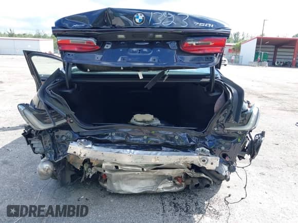 2022 BMW 7 Series 750i xDrive with VIN WBA7U2C02NCG91323, listed as a IAAI auction lot 43345090 with 35,904 mi miles and . Bid and sale history available at DreamBid. Image 6.