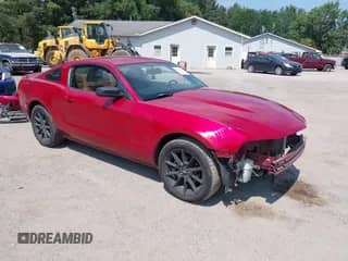 2010 Ford Mustang V6 z VIN 1ZVBP8AN1A5180927, wystawiony jako IAAI lot #42936064 z przebiegiem 149 582 mil mil oraz . Historia ofert i sprzedaży dostępna na DreamBid. Obrazek 1.