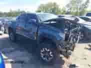 2023 Toyota Tacoma SR z VIN 3TMCZ5AN1PM575595, wystawiony jako IAAI lot #43173370 z przebiegiem 44 408 mil mil oraz . Historia ofert i sprzedaży dostępna na DreamBid. Obrazek 1.