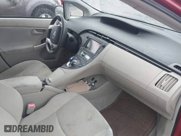 2011 Toyota Prius III z VIN JTDKN3DU3B1418431, wystawiony jako IAAI lot #43427915 z przebiegiem 178 439 mil mil oraz . Historia ofert i sprzedaży dostępna na DreamBid. Obrazek 5.