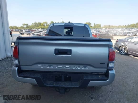 2023 Toyota Tacoma SR5 z VIN 3TMDZ5BN3PM142735, wystawiony jako IAAI lot #43182736 z przebiegiem 18 513 mil mil oraz . Historia ofert i sprzedaży dostępna na DreamBid. Obrazek 16.